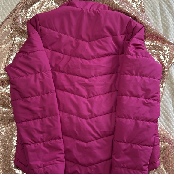The North Face - lightweight puffer jacket, practically new! - Picture 7 of 7